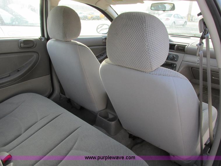 image for item F4164 2004 Dodge Stratus SE