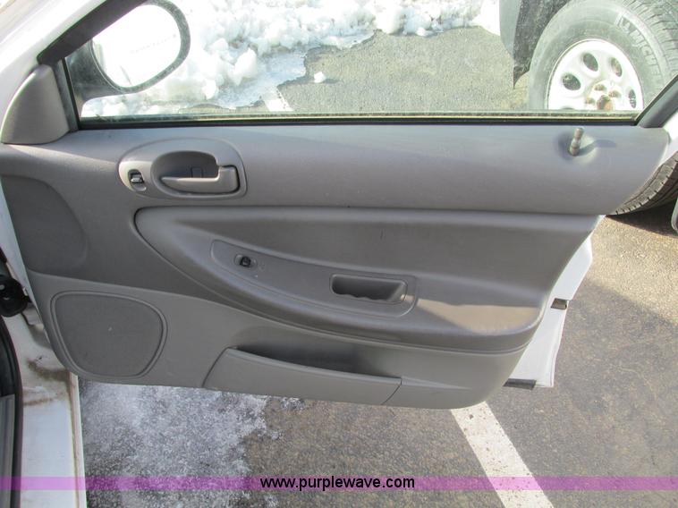 image for item F4164 2004 Dodge Stratus SE