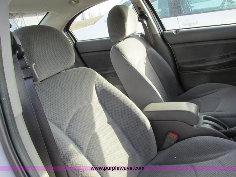 image for item F4164 2004 Dodge Stratus SE