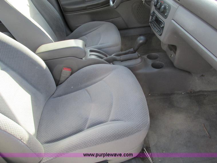 image for item F4164 2004 Dodge Stratus SE