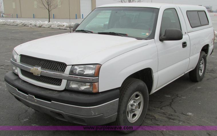 image for item F4182 2003 Chevrolet Silverado 1500 pickup truck