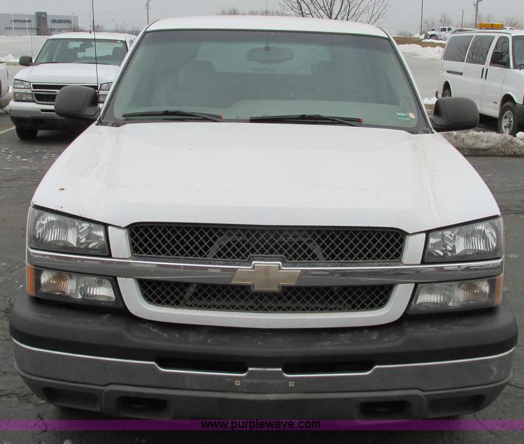 image for item F4182 2003 Chevrolet Silverado 1500 pickup truck