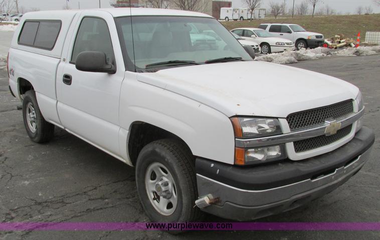 image for item F4182 2003 Chevrolet Silverado 1500 pickup truck