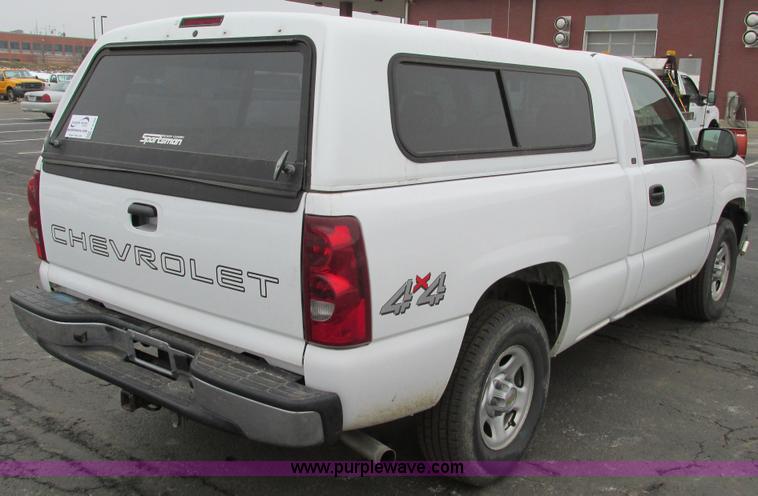 image for item F4182 2003 Chevrolet Silverado 1500 pickup truck