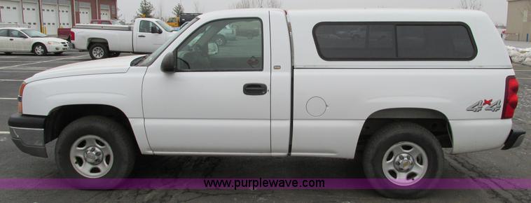image for item F4182 2003 Chevrolet Silverado 1500 pickup truck