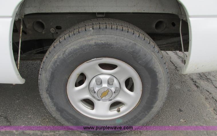 image for item F4182 2003 Chevrolet Silverado 1500 pickup truck