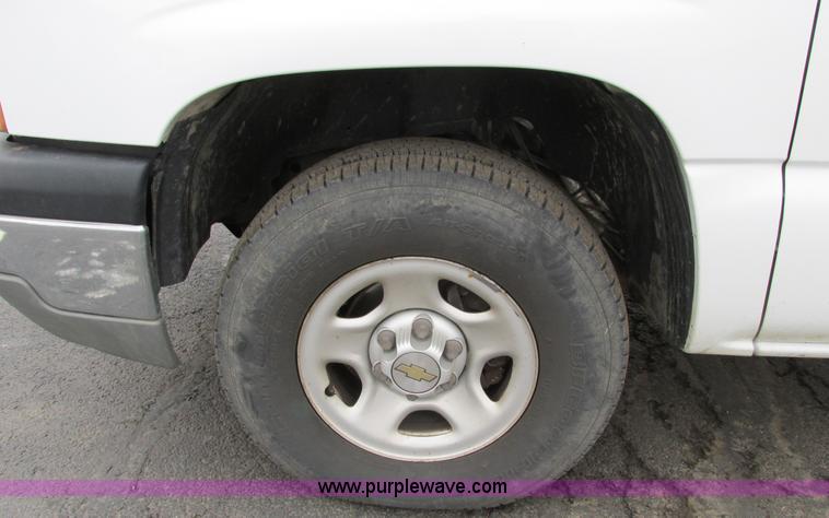image for item F4182 2003 Chevrolet Silverado 1500 pickup truck