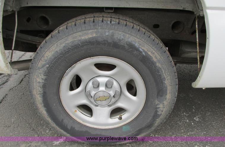 image for item F4182 2003 Chevrolet Silverado 1500 pickup truck