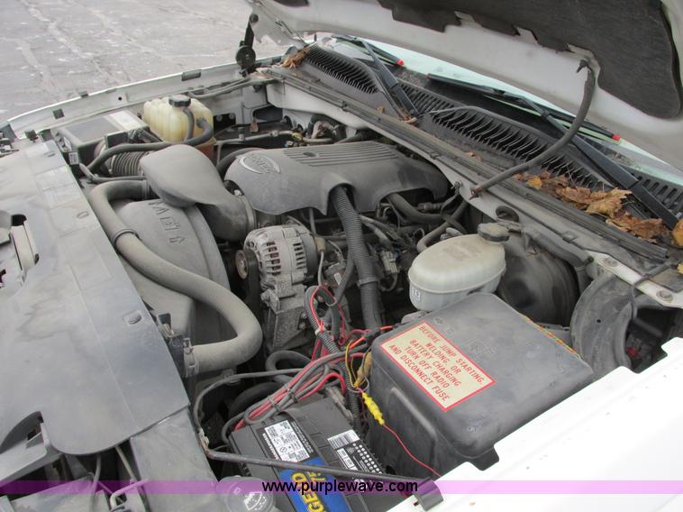 image for item F4182 2003 Chevrolet Silverado 1500 pickup truck