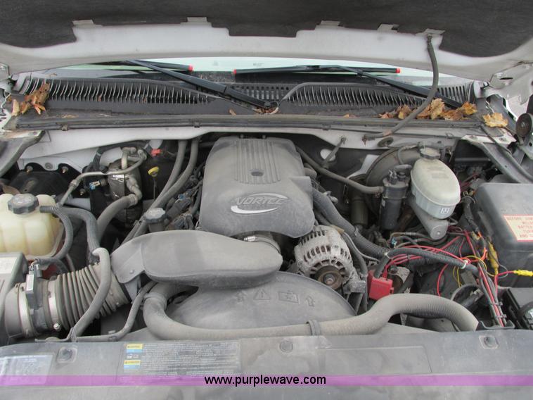 image for item F4182 2003 Chevrolet Silverado 1500 pickup truck