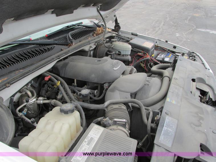 image for item F4182 2003 Chevrolet Silverado 1500 pickup truck