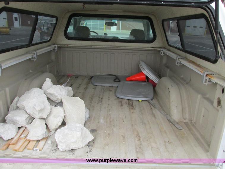 image for item F4182 2003 Chevrolet Silverado 1500 pickup truck