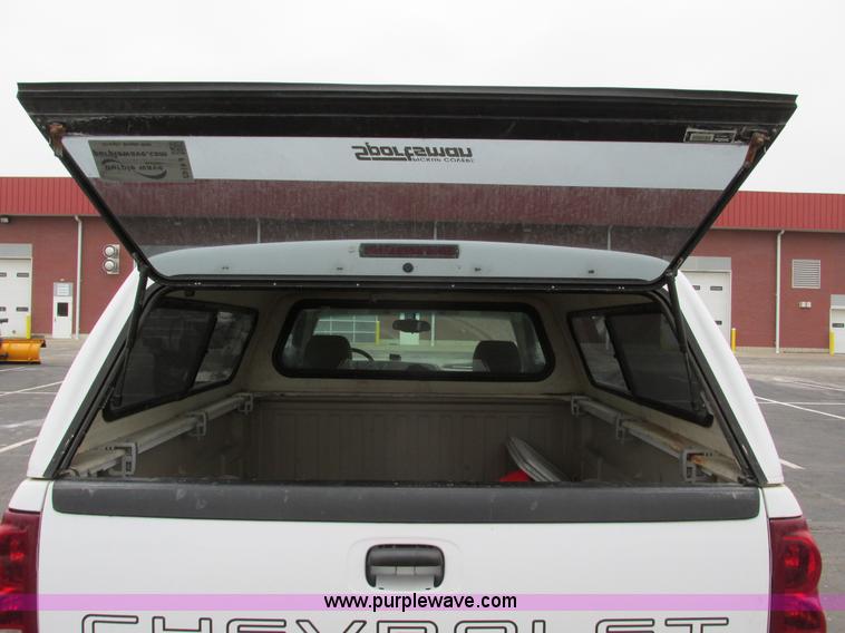 image for item F4182 2003 Chevrolet Silverado 1500 pickup truck