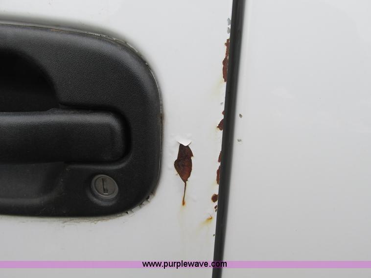 image for item F4182 2003 Chevrolet Silverado 1500 pickup truck