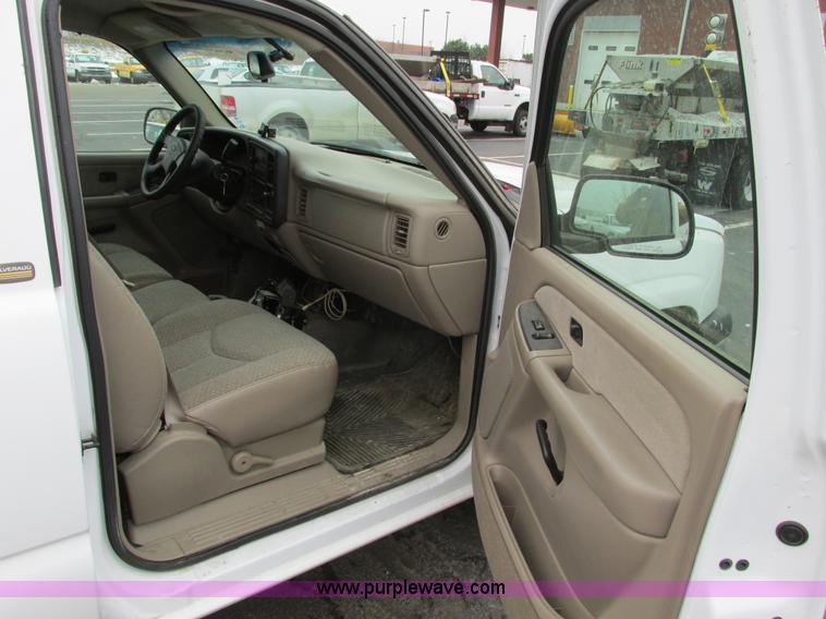 image for item F4182 2003 Chevrolet Silverado 1500 pickup truck