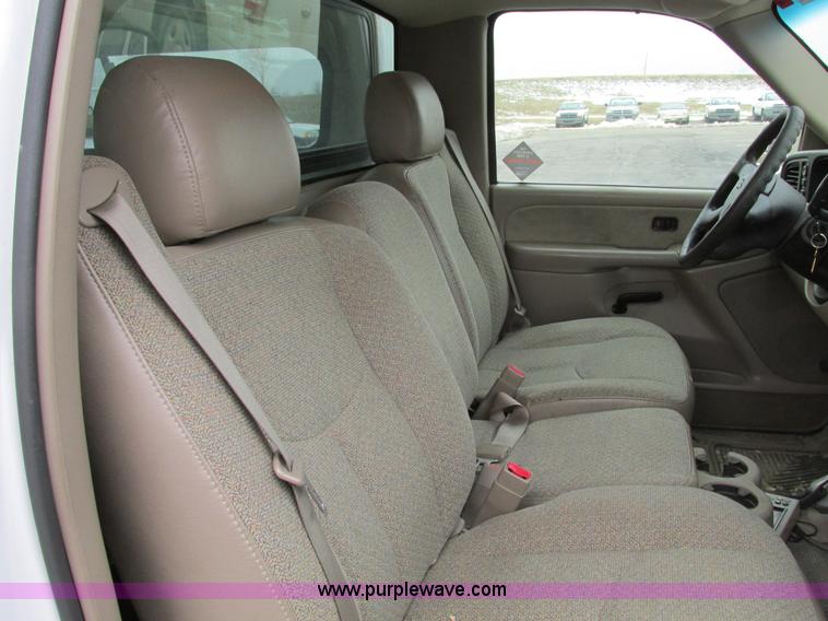 image for item F4182 2003 Chevrolet Silverado 1500 pickup truck