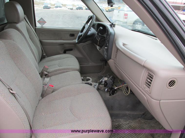 image for item F4182 2003 Chevrolet Silverado 1500 pickup truck