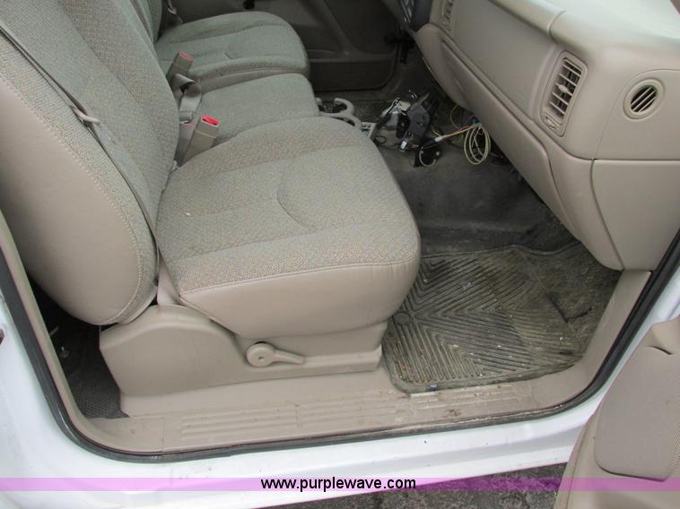 image for item F4182 2003 Chevrolet Silverado 1500 pickup truck