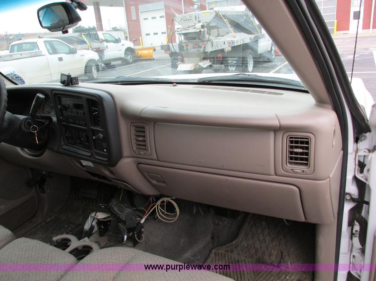 image for item F4182 2003 Chevrolet Silverado 1500 pickup truck