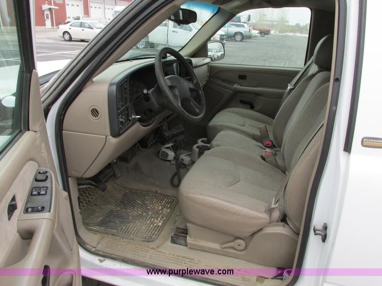 image for item F4182 2003 Chevrolet Silverado 1500 pickup truck