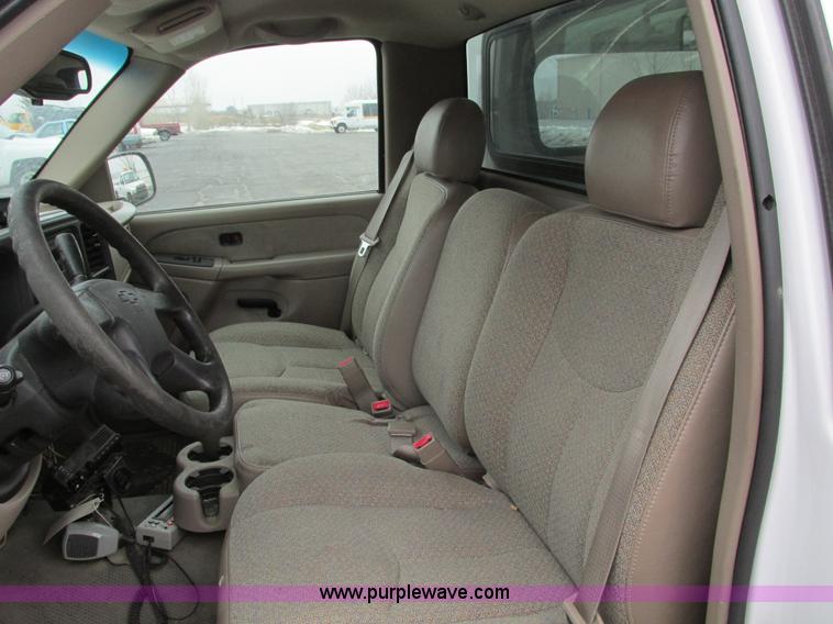 image for item F4182 2003 Chevrolet Silverado 1500 pickup truck