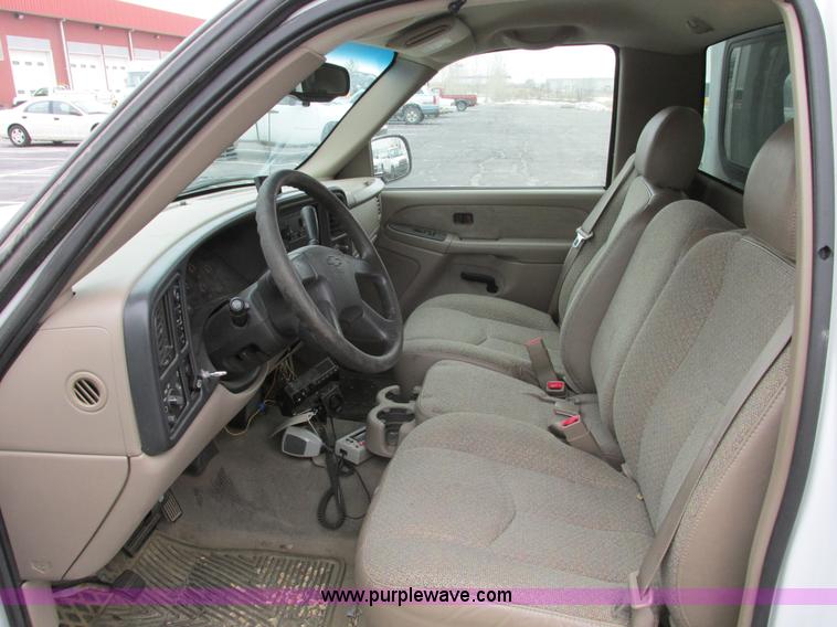 image for item F4182 2003 Chevrolet Silverado 1500 pickup truck