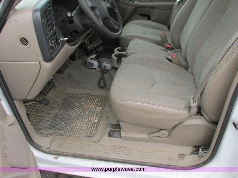 image for item F4182 2003 Chevrolet Silverado 1500 pickup truck