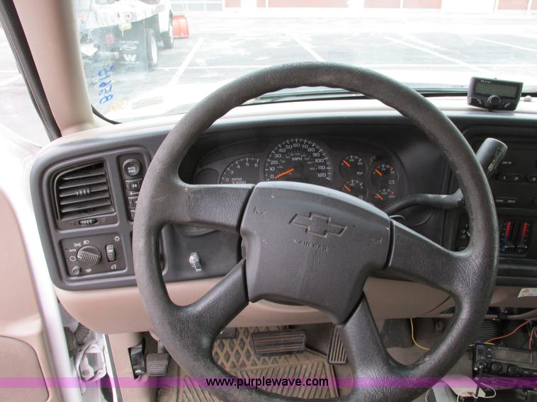 image for item F4182 2003 Chevrolet Silverado 1500 pickup truck