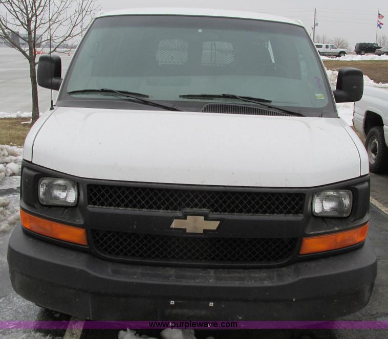 image for item F4183 2004 Chevrolet Express 3500 van