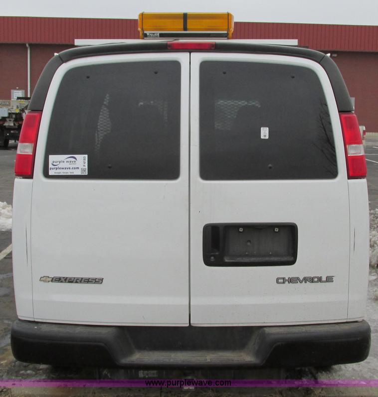 image for item F4183 2004 Chevrolet Express 3500 van
