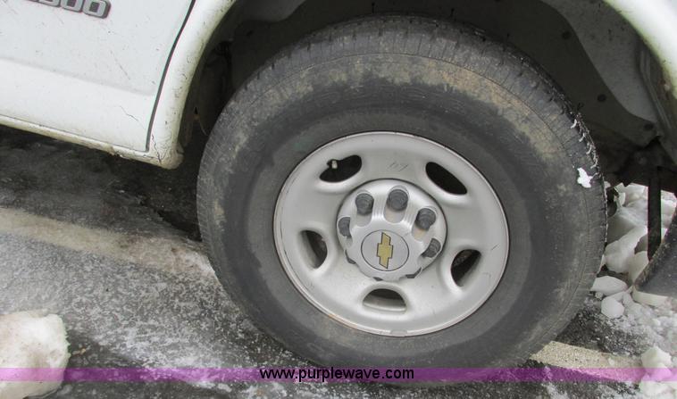 image for item F4183 2004 Chevrolet Express 3500 van