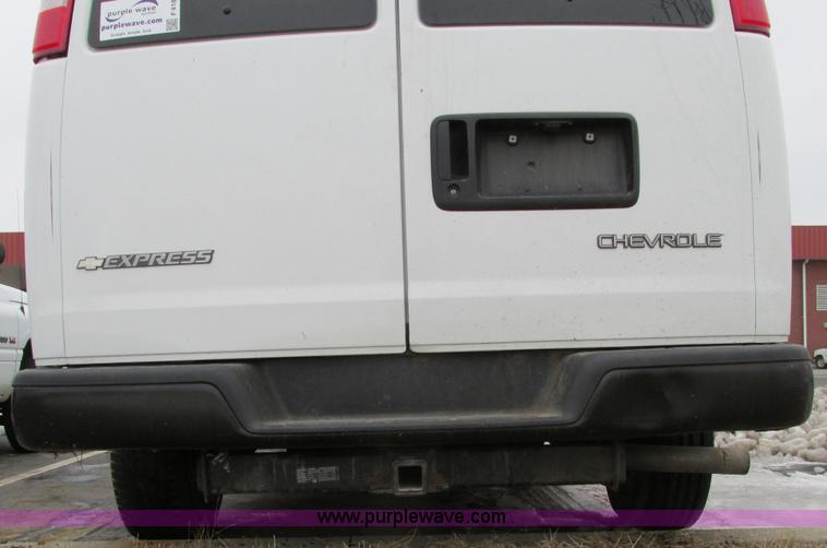 image for item F4183 2004 Chevrolet Express 3500 van