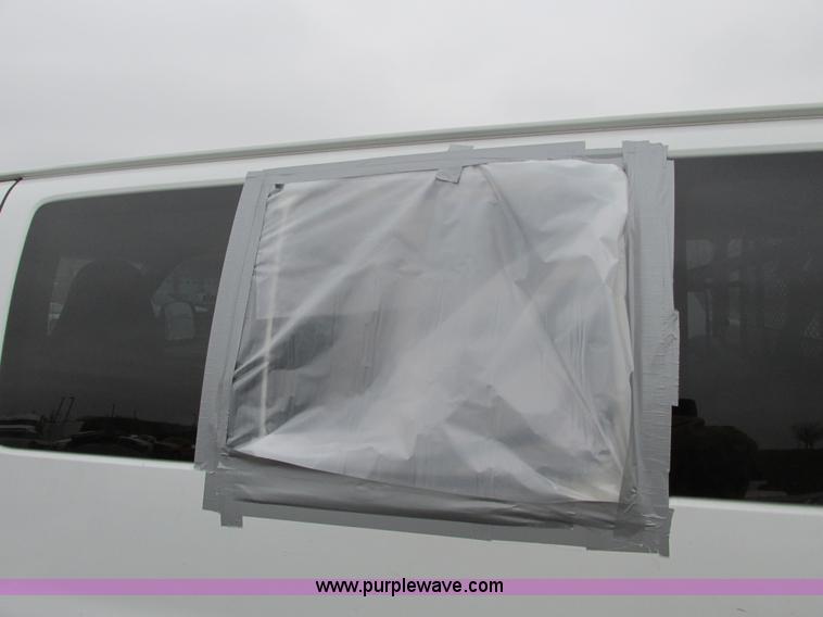 image for item F4183 2004 Chevrolet Express 3500 van