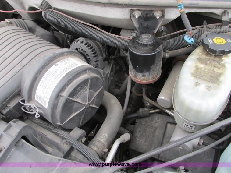 image for item F4183 2004 Chevrolet Express 3500 van