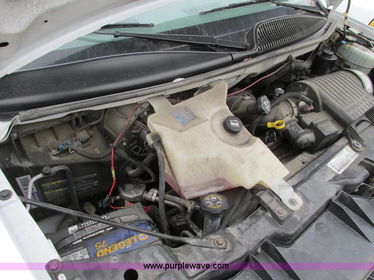 image for item F4183 2004 Chevrolet Express 3500 van