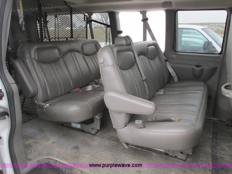 image for item F4183 2004 Chevrolet Express 3500 van