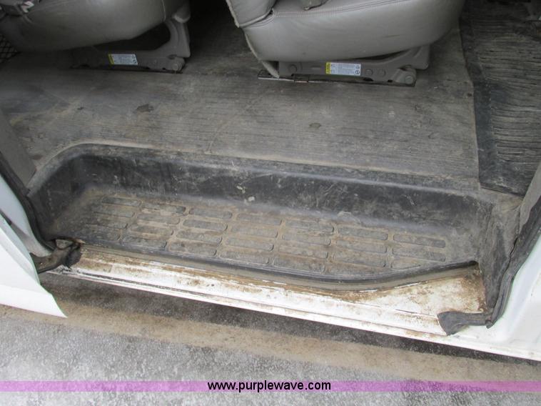 image for item F4183 2004 Chevrolet Express 3500 van