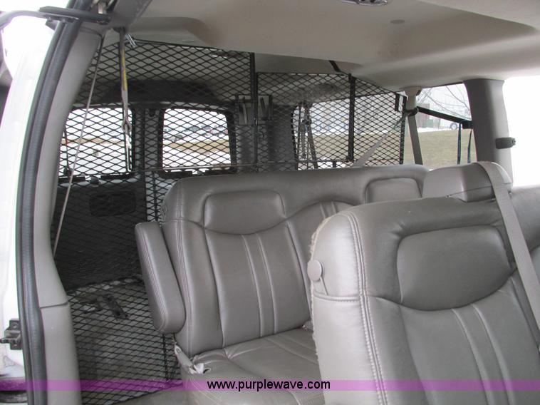 image for item F4183 2004 Chevrolet Express 3500 van