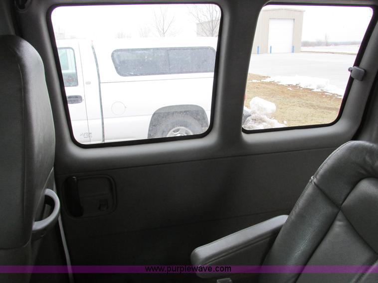 image for item F4183 2004 Chevrolet Express 3500 van