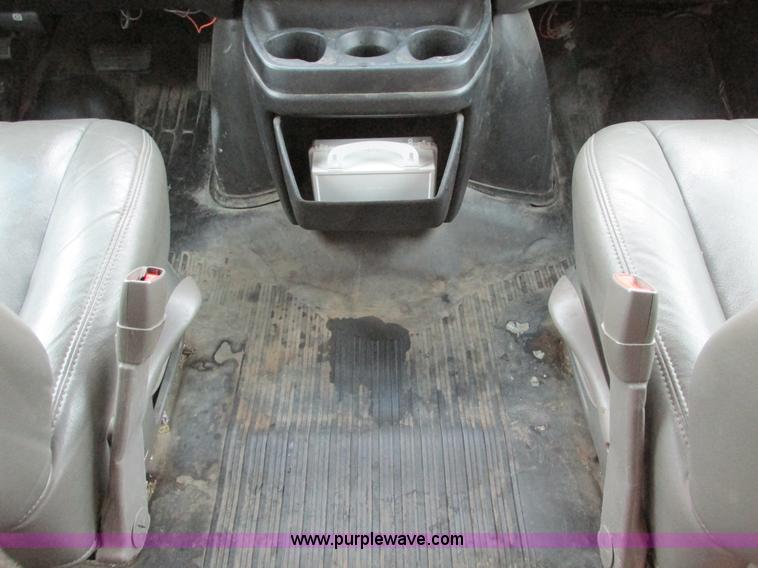 image for item F4183 2004 Chevrolet Express 3500 van