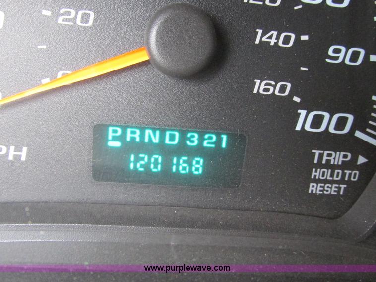 image for item F4183 2004 Chevrolet Express 3500 van