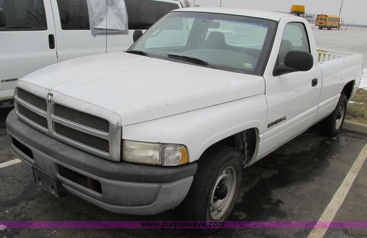 image for item F4184 2001 Dodge Ram 1500 pickup truck