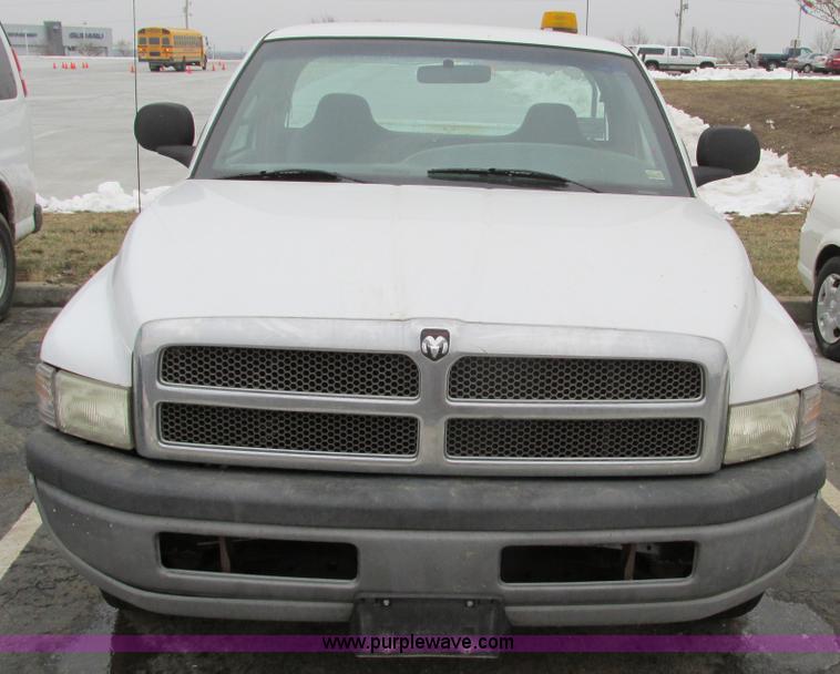 image for item F4184 2001 Dodge Ram 1500 pickup truck