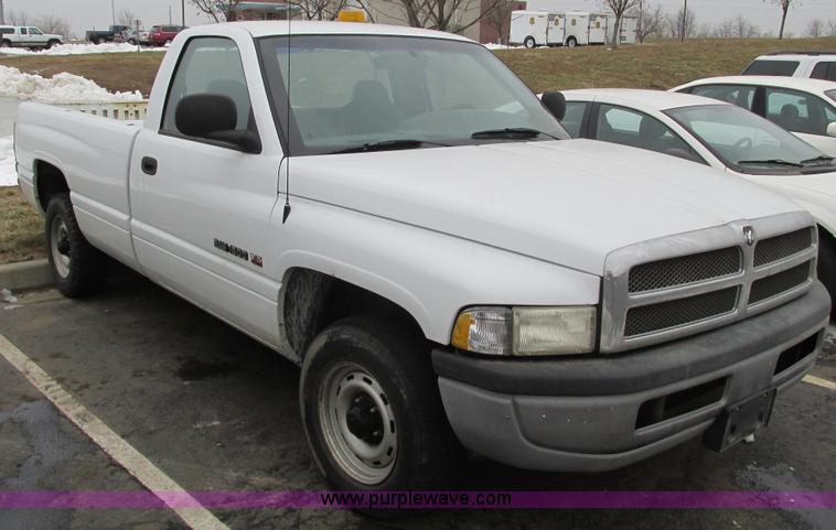 image for item F4184 2001 Dodge Ram 1500 pickup truck