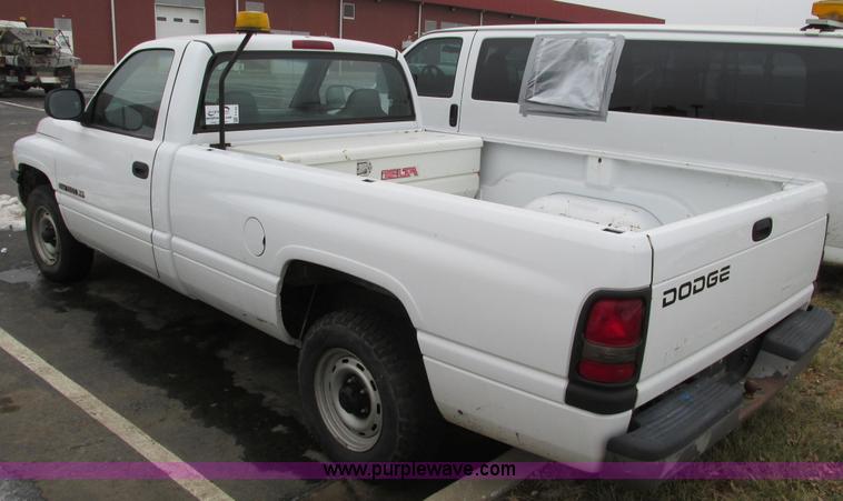 image for item F4184 2001 Dodge Ram 1500 pickup truck