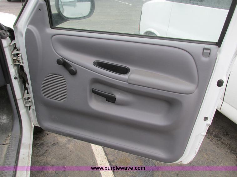 image for item F4184 2001 Dodge Ram 1500 pickup truck