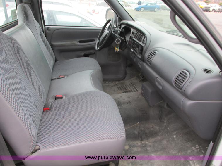 image for item F4184 2001 Dodge Ram 1500 pickup truck