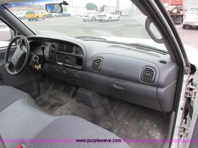 image for item F4184 2001 Dodge Ram 1500 pickup truck