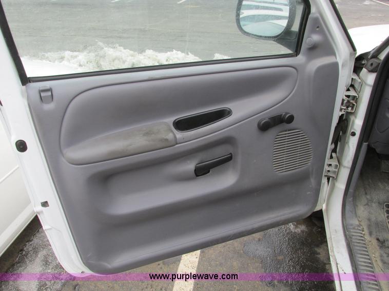 image for item F4184 2001 Dodge Ram 1500 pickup truck