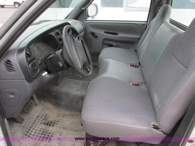 image for item F4184 2001 Dodge Ram 1500 pickup truck